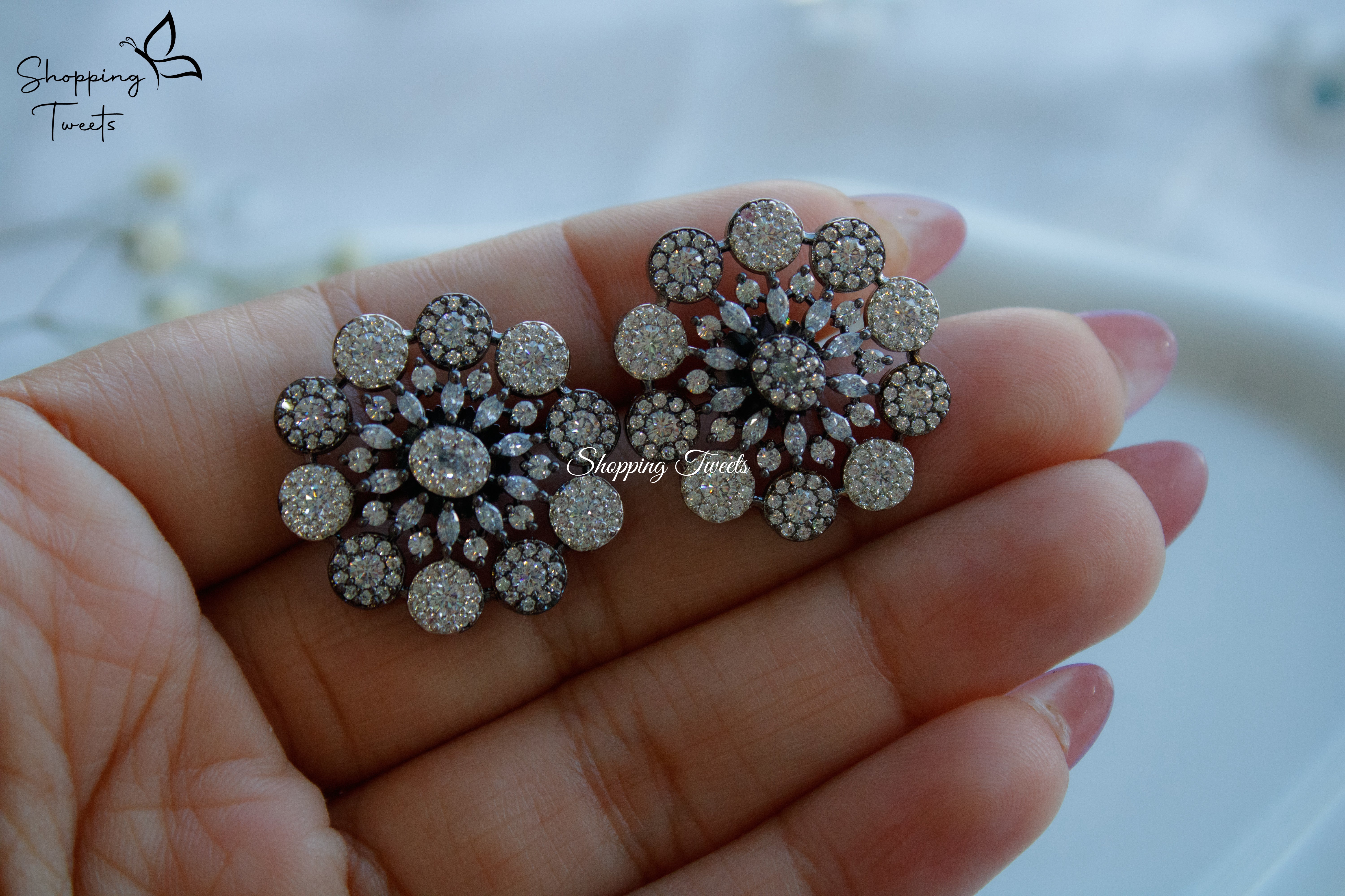 Urmi Studs