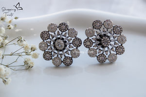 Urmi Studs