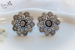 Urmi Studs